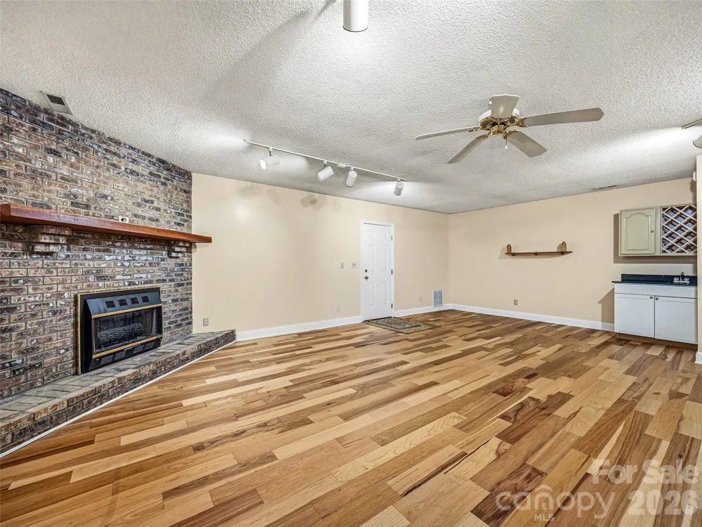 206 Camellia Way Laurel Park, NC 28739