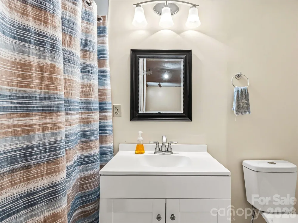 206 Camellia Way Laurel Park, NC 28739