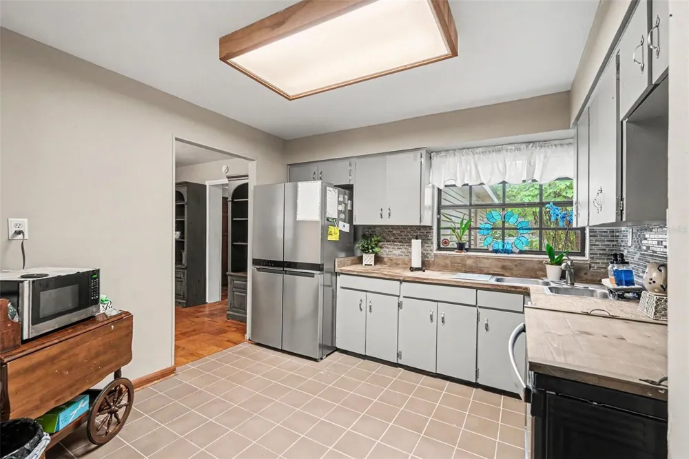 10308 OAKLEAF AVENUE Tampa, FL 33612