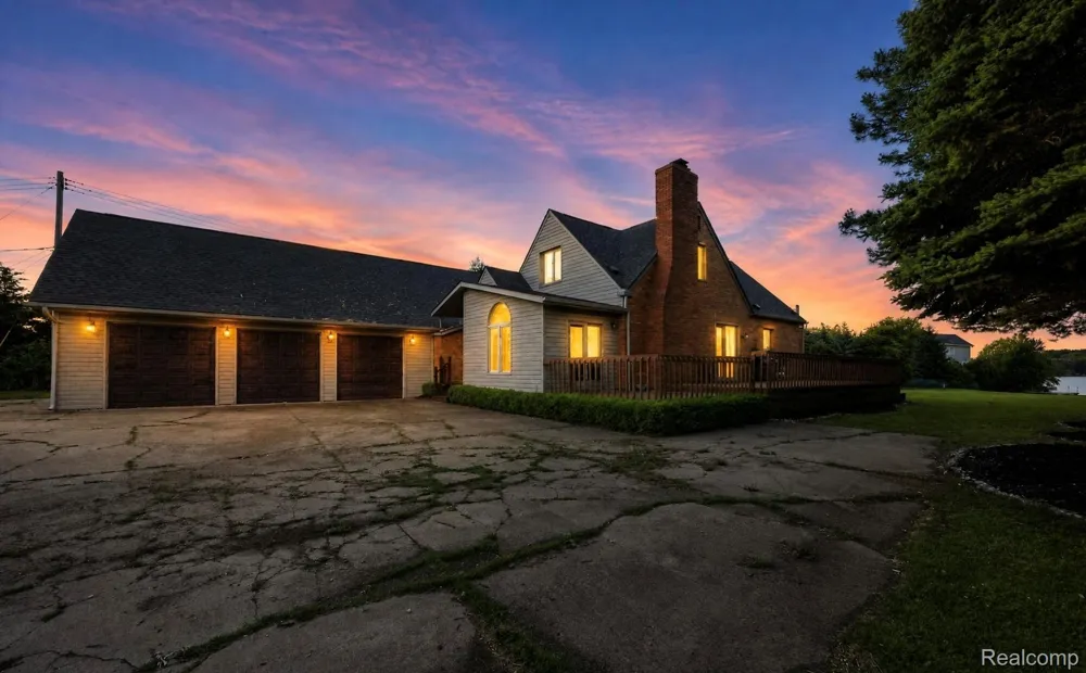8315 Hilton Road Brighton Township, MI 48114