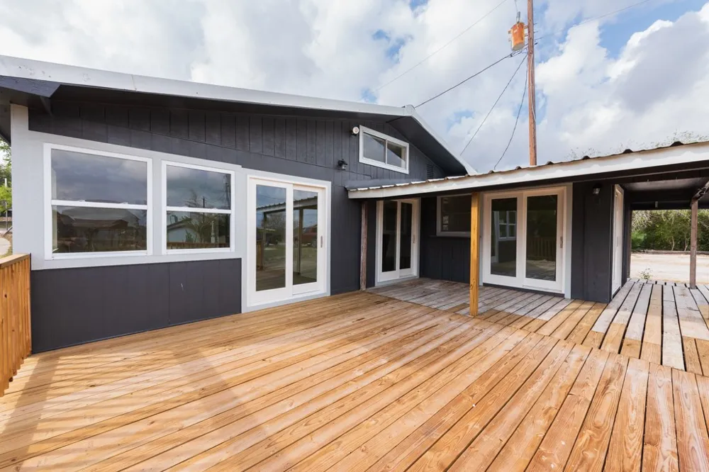 102 White Point Trail Sandia, TX 78383