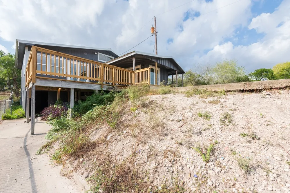 102 White Point Trail Sandia, TX 78383