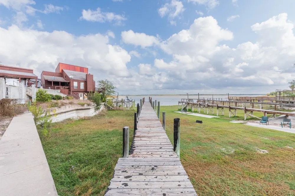 102 White Point Trail Sandia, TX 78383