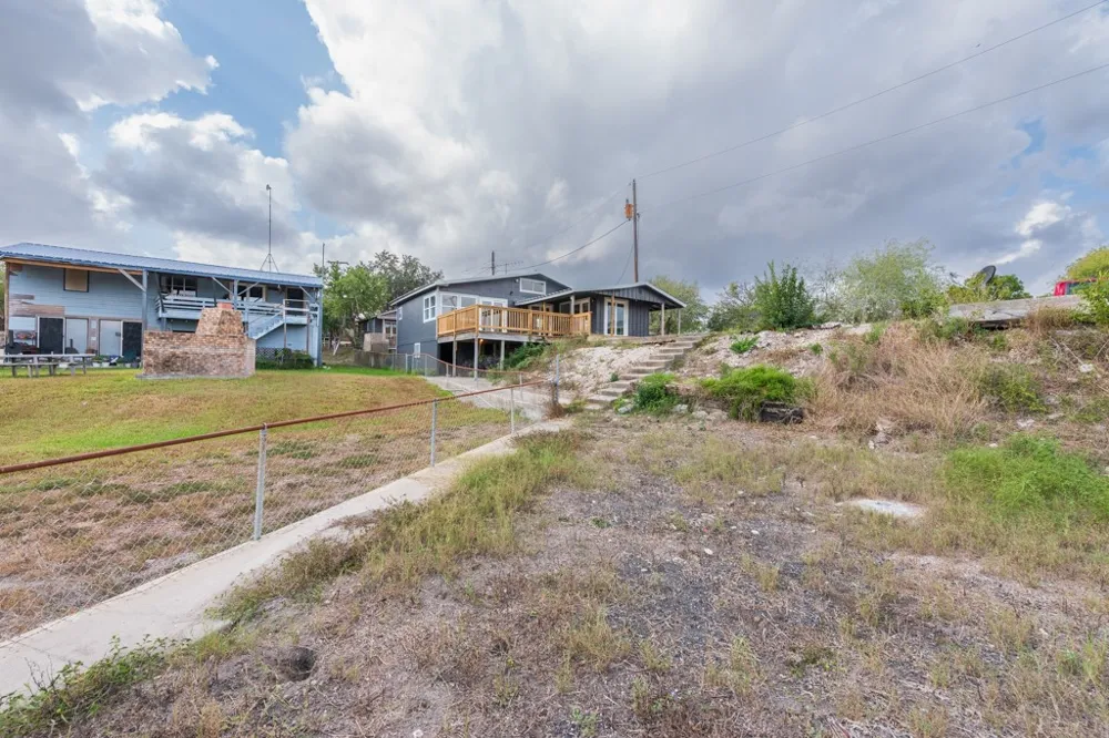 102 White Point Trail Sandia, TX 78383