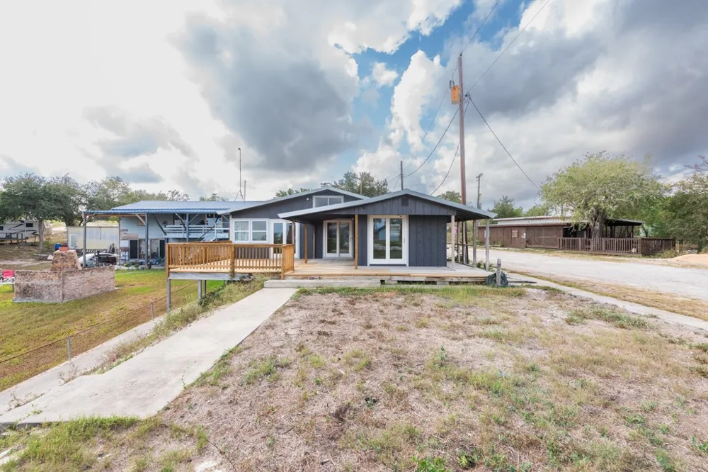 102 White Point Trail Sandia, TX 78383