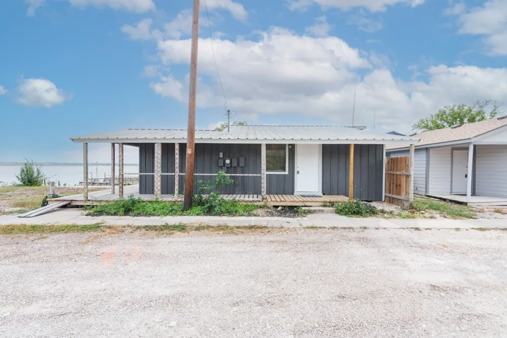 102 White Point Trail Sandia, TX 78383