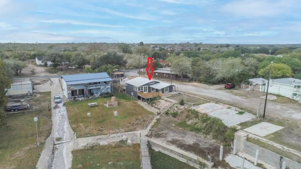 102 White Point Trail Sandia, TX 78383