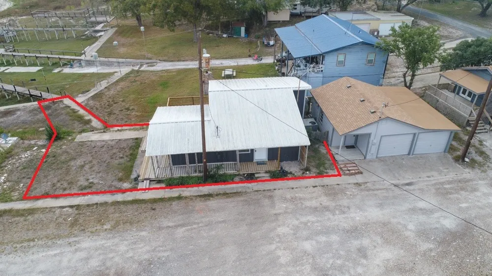 102 White Point Trail Sandia, TX 78383