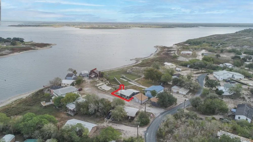 102 White Point Trail Sandia, TX 78383