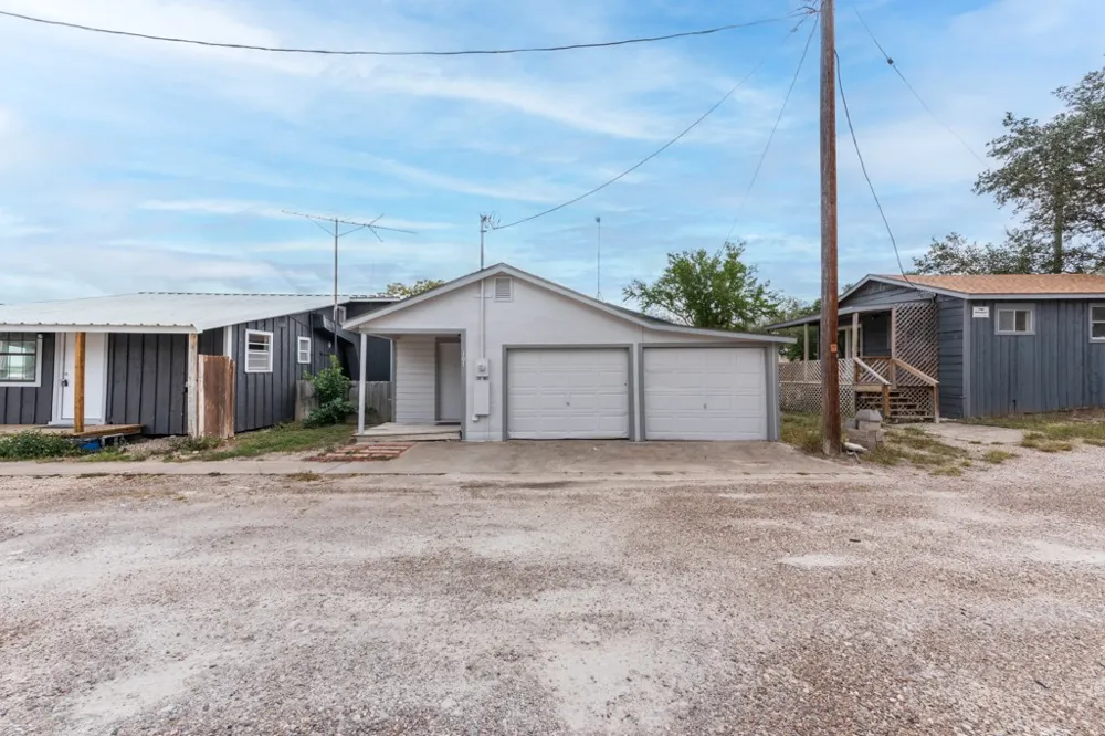101 White Point Trail Sandia, TX 78383
