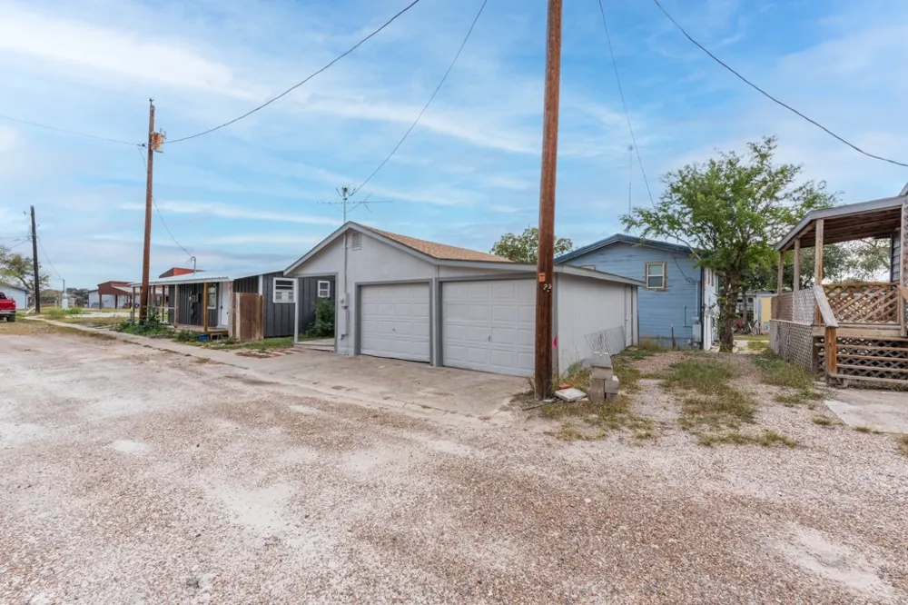 101 White Point Trail Sandia, TX 78383