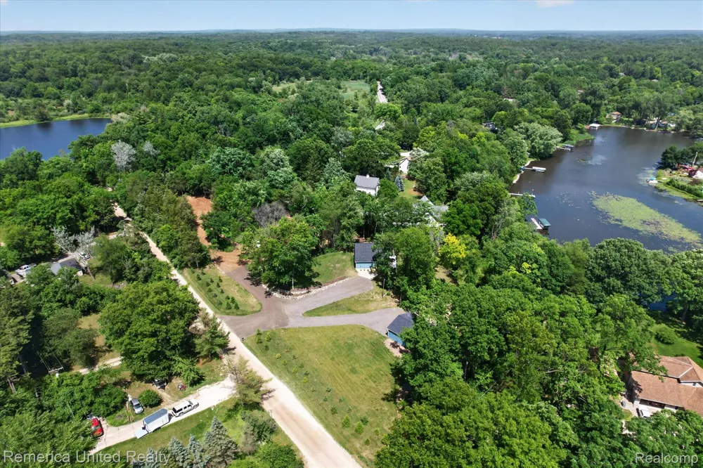 11521 Westshore Drive Putnam Township, MI 48169