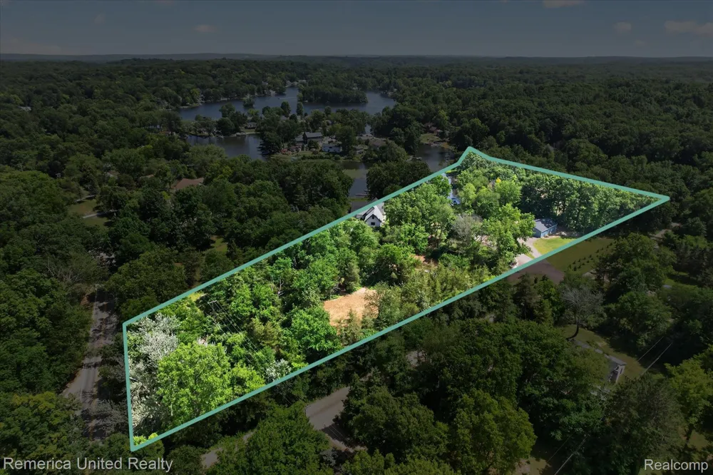 11521 Westshore Drive Putnam Township, MI 48169