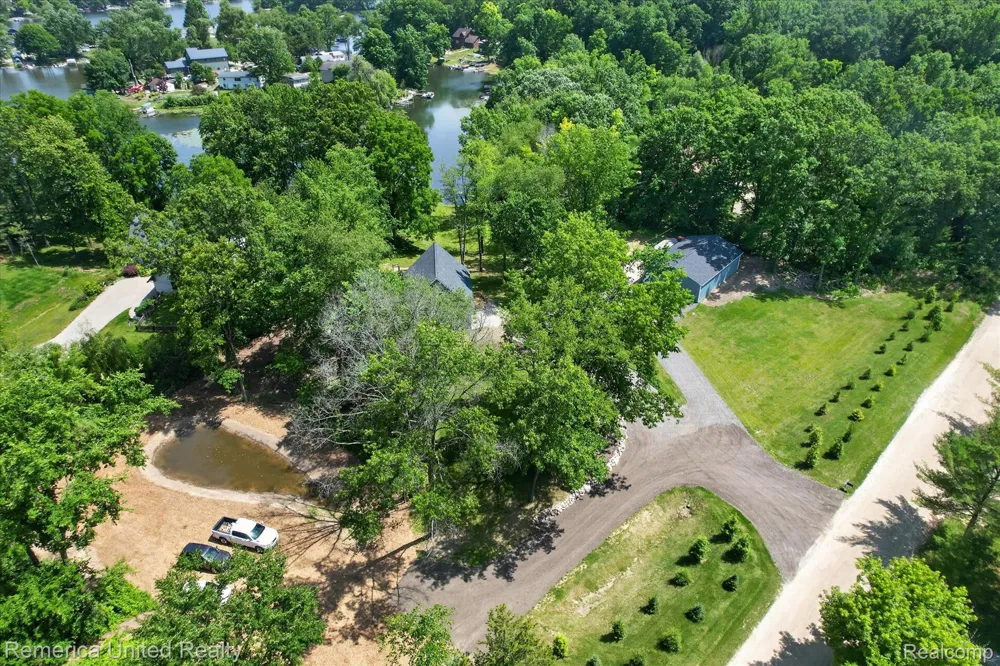 11521 Westshore Drive Putnam Township, MI 48169