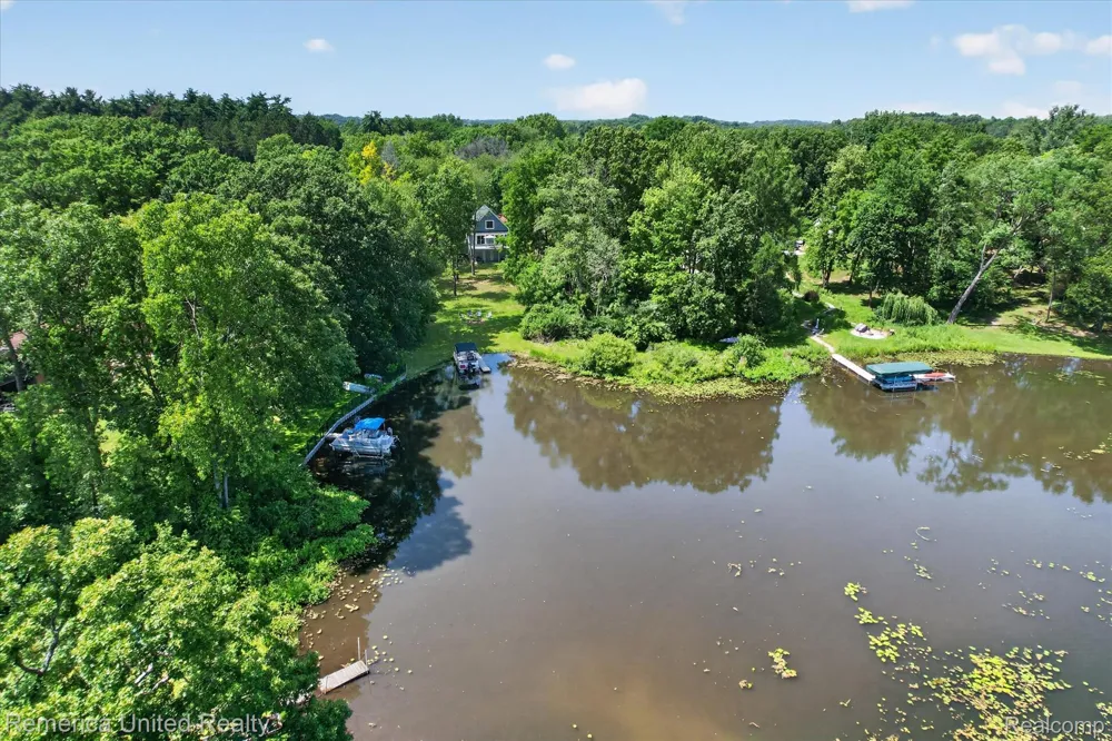 11521 Westshore Drive Putnam Township, MI 48169