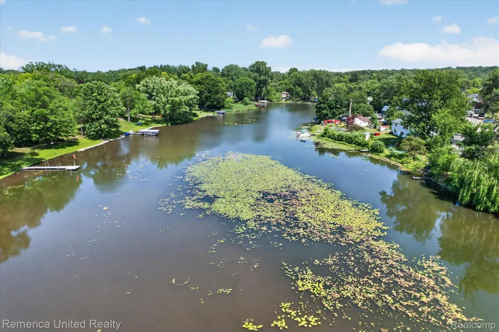 11521 Westshore Drive Putnam Township, MI 48169