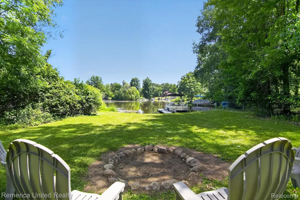 11521 Westshore Drive Putnam Township, MI 48169