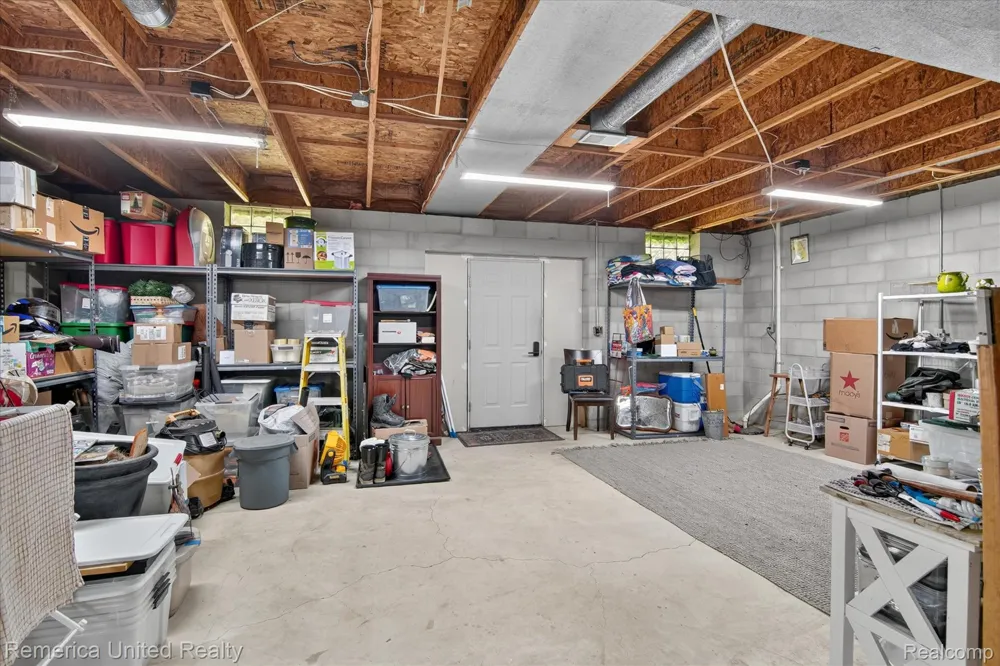 11521 Westshore Drive Putnam Township, MI 48169