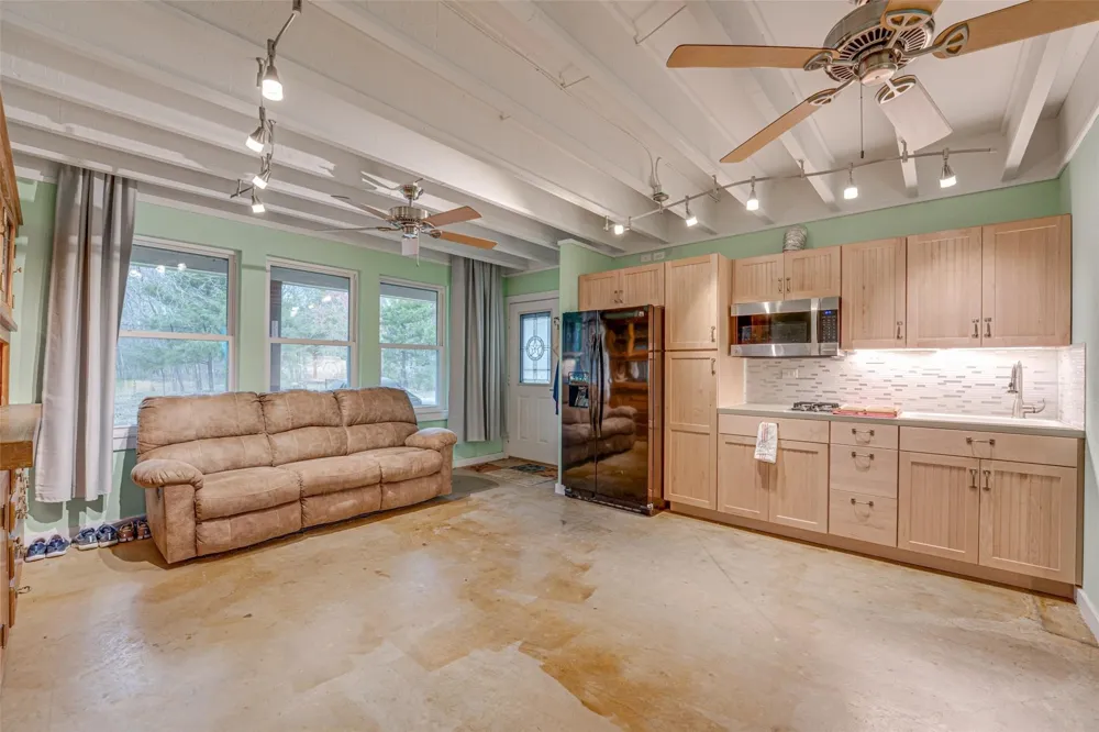 1002 S Main Street Farmersville, TX 75442