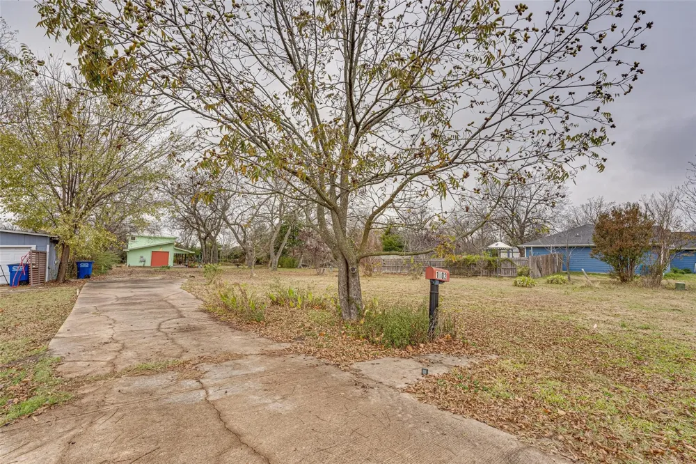 1002 S Main Street Farmersville, TX 75442