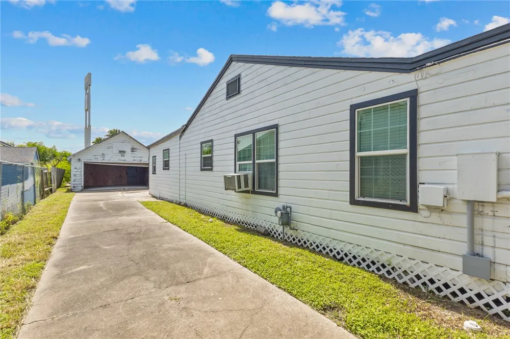 1222 18th Street Corpus Christi, TX 78405