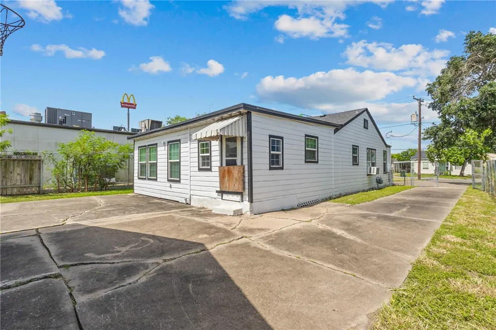 1222 18th Street Corpus Christi, TX 78405
