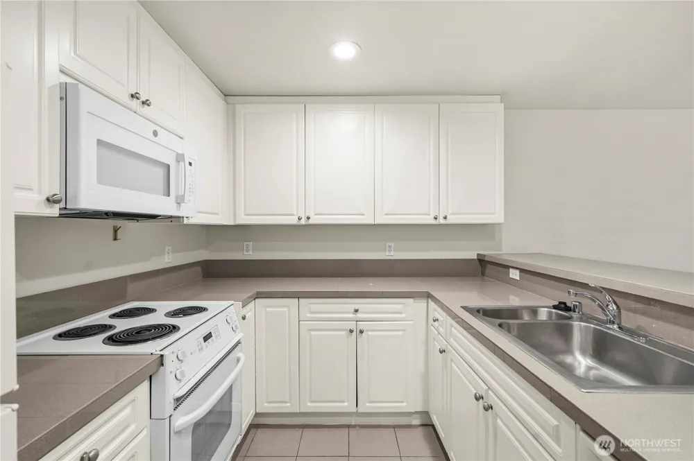 321 10th Avenue S #610 Seattle, WA 98104