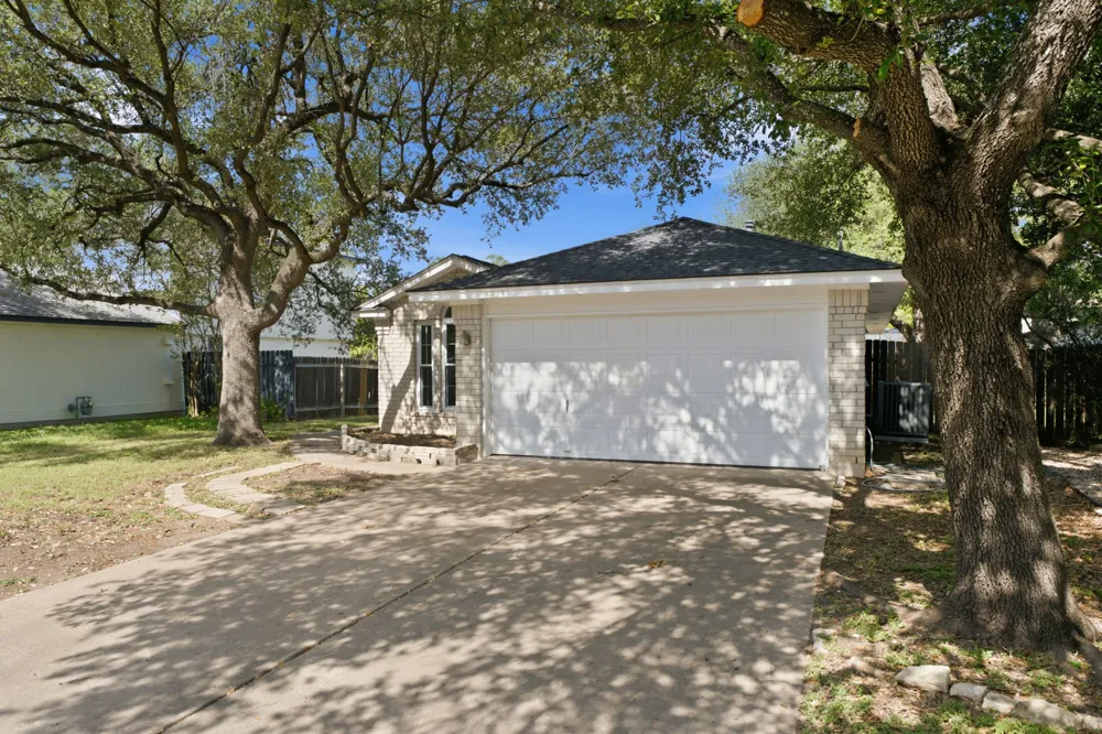 8829 Francia Trail Austin, TX 78748
