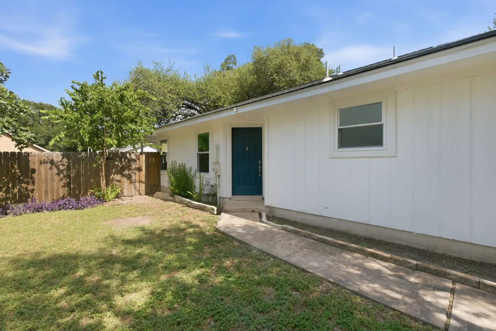 8829 Francia Trail Austin, TX 78748