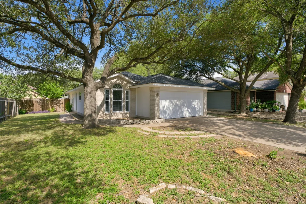 8829 Francia Trail Austin, TX 78748