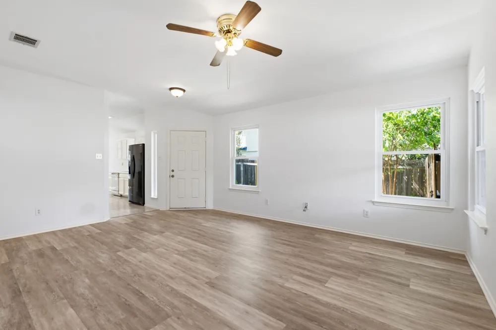 8829 Francia Trail Austin, TX 78748
