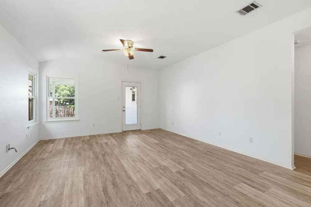 8829 Francia Trail Austin, TX 78748
