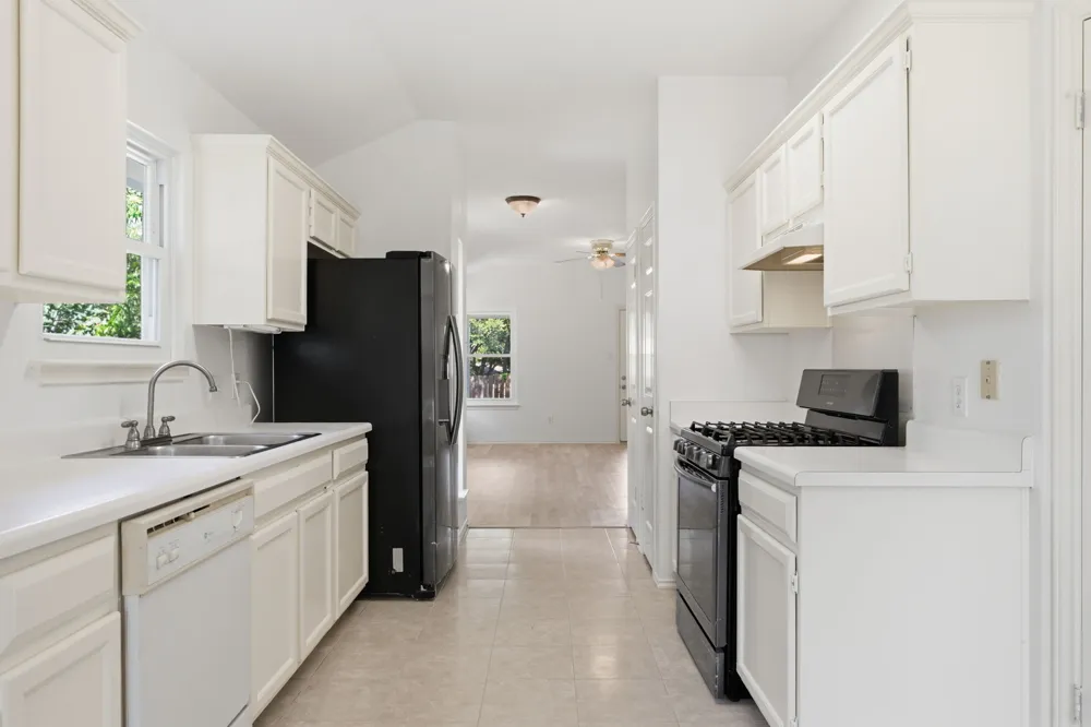 8829 Francia Trail Austin, TX 78748
