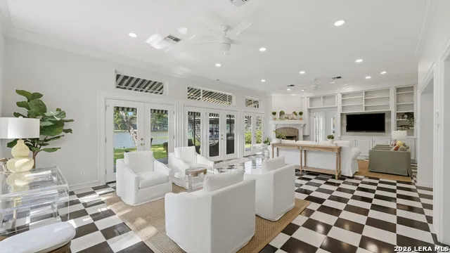 134 SPYGLASS RD McQueeney, TX 78123