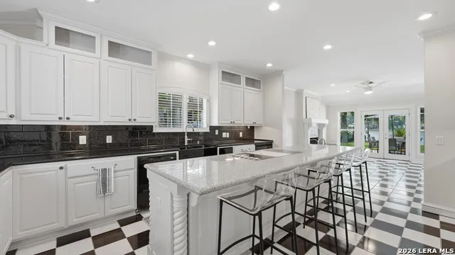 134 SPYGLASS RD McQueeney, TX 78123