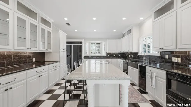 134 SPYGLASS RD McQueeney, TX 78123
