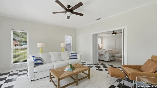 134 SPYGLASS RD McQueeney, TX 78123