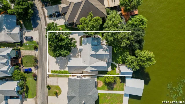 134 SPYGLASS RD McQueeney, TX 78123
