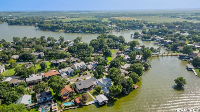 134 SPYGLASS RD McQueeney, TX 78123