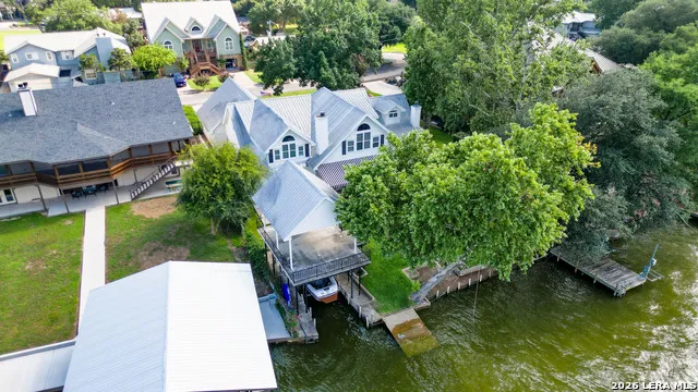 134 SPYGLASS RD McQueeney, TX 78123
