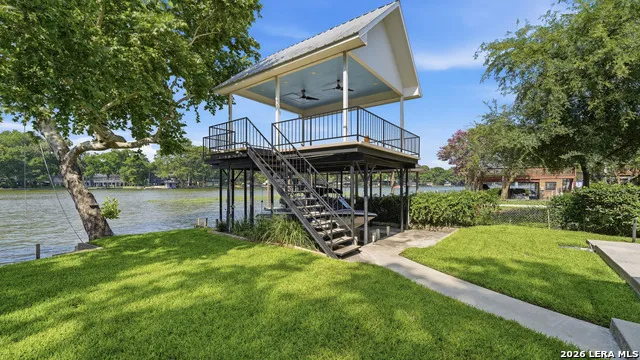 134 SPYGLASS RD McQueeney, TX 78123