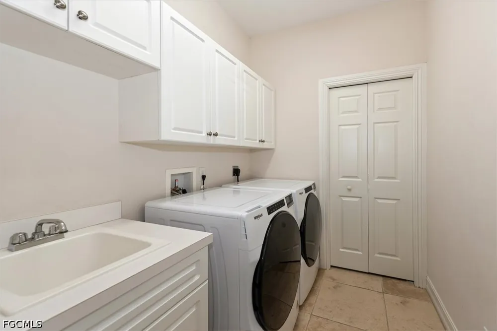 SE 28th Terrace Cape Coral, FL 33904