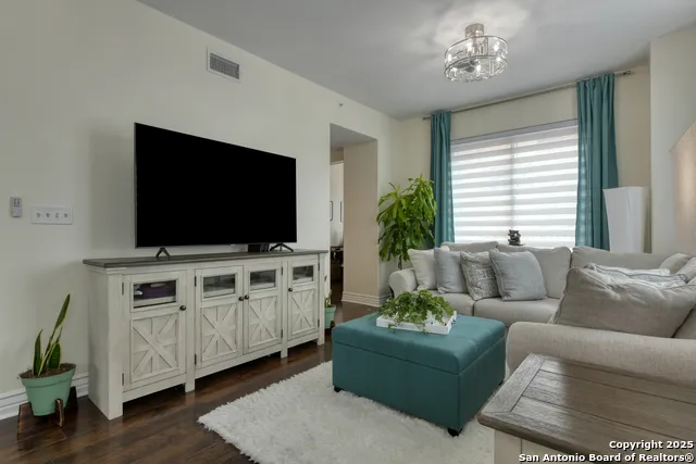 215 Center St. #206 San Antonio, TX 78202