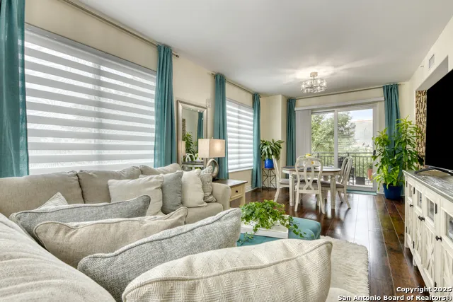 215 Center St. #206 San Antonio, TX 78202