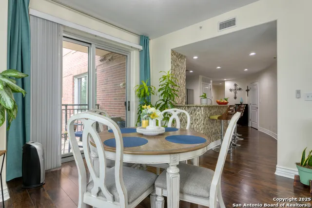 215 Center St. #206 San Antonio, TX 78202