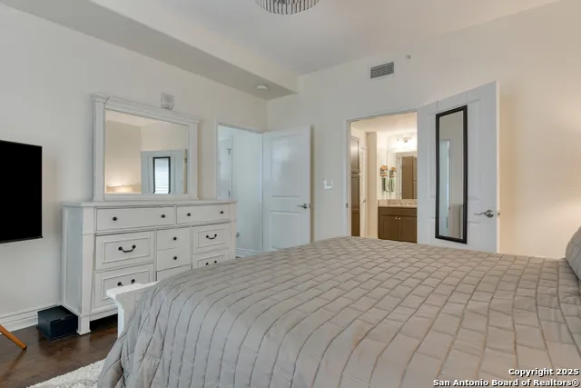 215 Center St. #206 San Antonio, TX 78202