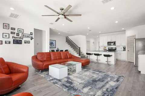 2421 Mar Vista Lane
