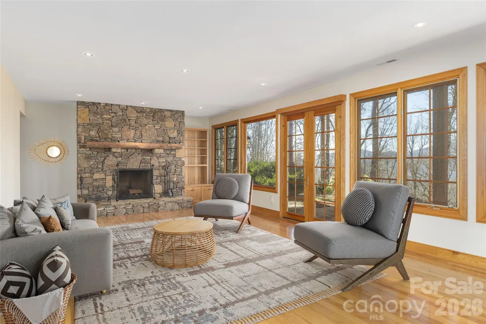 98 Flat Creek Road Fairview, NC 28730
