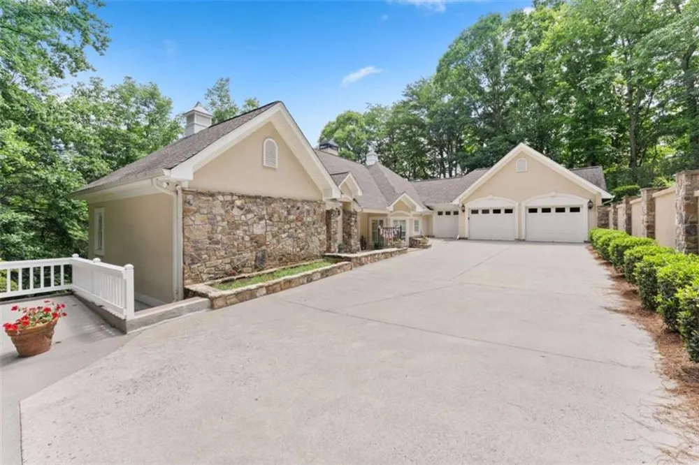 2200 Orchard Drive Clarkesville, GA 30523