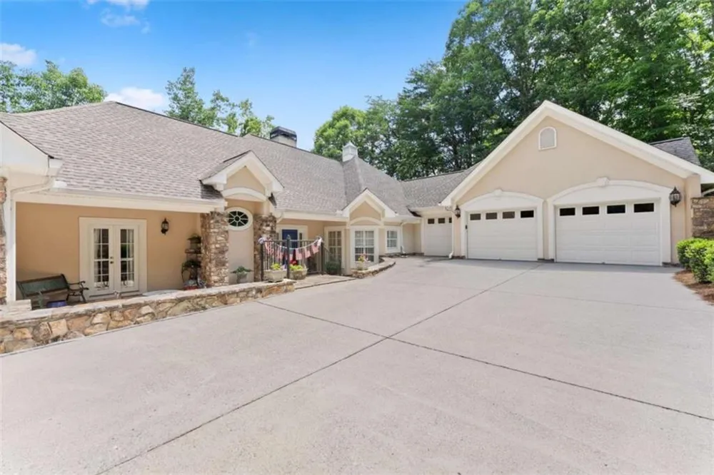 2200 Orchard Drive Clarkesville, GA 30523